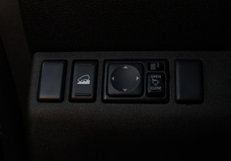 Подержанный автомобиль Nissan Pathfinder 2012 года (15 фото)