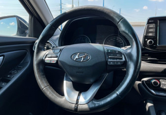 Подержанный автомобиль Hyundai i30 Hatchback 2019 года (14 фото)
