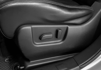 Подержанный автомобиль Nissan X-Trail 2012 года (17 фото)
