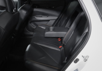 Подержанный автомобиль Changan UNI-V 2023 года (10 фото)