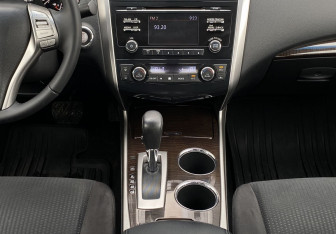 Подержанный автомобиль Nissan Teana 2015 года (13 фото)