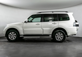 Подержанный автомобиль Mitsubishi Pajero 2019 года (8 фото)