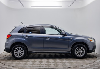 Подержанный автомобиль Mitsubishi ASX 2012 года (6 фото)