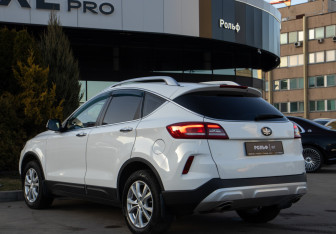 Подержанный автомобиль FAW Besturn X80 2019 года (5 фото)