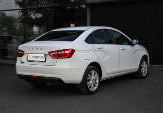 Подержанный автомобиль LADA (ВАЗ) Vesta Sedan 2018 года (4 фото)