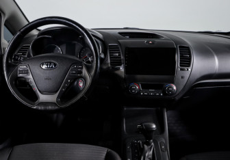 Подержанный автомобиль Kia Cerato Sedan 2015 года (12 фото)