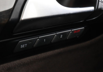 Подержанный автомобиль Audi Q7 2013 года (12 фото)