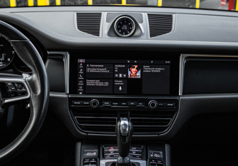 Подержанный автомобиль Porsche Macan 2019 года (11 фото)