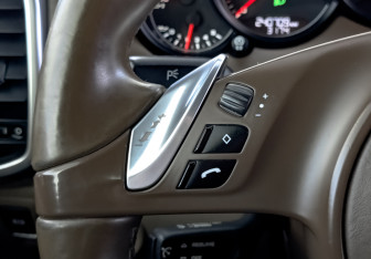 Подержанный автомобиль Porsche Cayenne 2014 года (29 фото)