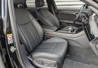 Подержанный автомобиль Audi A8 2022 года (24 фото)