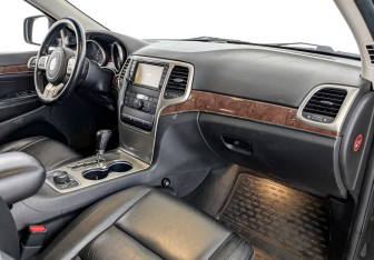 Подержанный автомобиль Jeep Grand Cherokee 2012 года (11 фото)