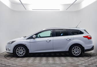 Подержанный автомобиль Ford Focus Wagon 2013 года (8 фото)