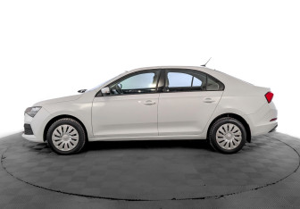 Подержанный автомобиль Skoda Rapid Liftback 2021 года (8 фото)