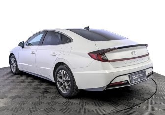 Подержанный автомобиль Hyundai Sonata 2021 года (7 фото)