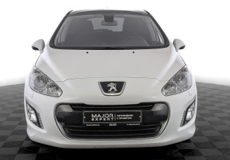 Подержанный автомобиль Peugeot 308 Hatchback 2011 года (2 фото)