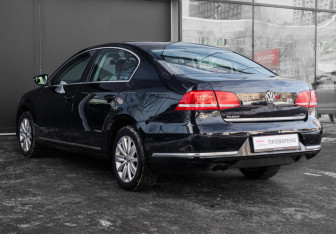 Подержанный автомобиль Volkswagen Passat Sedan 2011 года (7 фото)