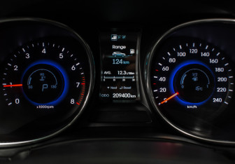 Подержанный автомобиль Hyundai Santa Fe 2015 года (12 фото)