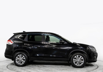 Подержанный автомобиль Nissan X-Trail 2017 года (3 фото)