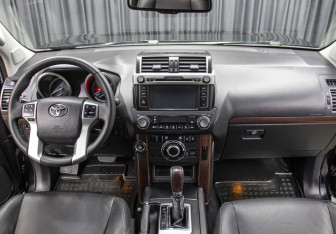 Подержанный автомобиль Toyota Land Cruiser Prado 2015 года (13 фото)