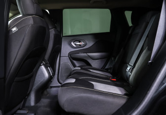 Подержанный автомобиль Jeep Cherokee 2014 года (12 фото)