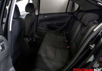 Подержанный автомобиль Peugeot 408 2013 года (8 фото)