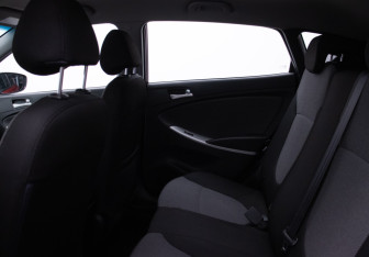 Подержанный автомобиль Hyundai Solaris Hatchback 2013 года (11 фото)