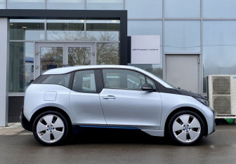 Подержанный автомобиль BMW i3 2017 года (4 фото)