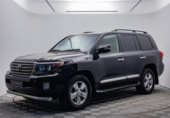 Подержанный автомобиль Toyota Land Cruiser Suv 2013 года (1 фото)