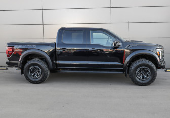 Подержанный автомобиль Ford F-150 2025 года (3 фото)