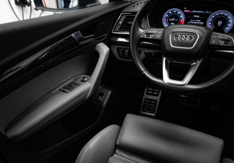Подержанный автомобиль Audi Q5 2021 года (16 фото)