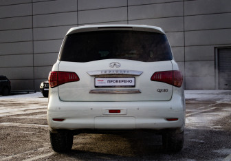 Подержанный автомобиль Infiniti QX80 2014 года (6 фото)