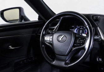Подержанный автомобиль Lexus ES 2020 года (13 фото)