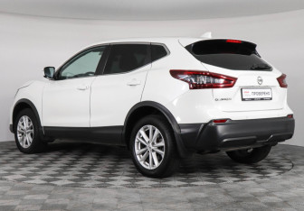 Подержанный автомобиль Nissan Qashqai 2021 года (7 фото)