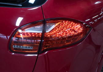 Подержанный автомобиль Porsche Cayenne 2013 года (24 фото)