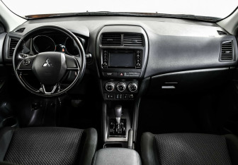 Подержанный автомобиль Mitsubishi ASX 2020 года (10 фото)