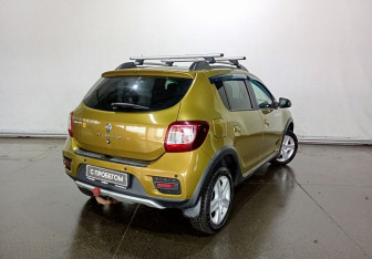 Подержанный автомобиль Renault Sandero 2017 года (5 фото)