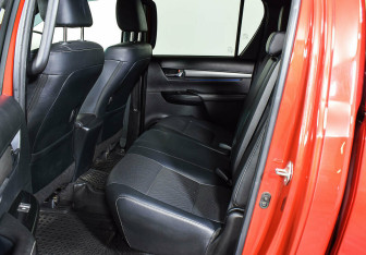 Подержанный автомобиль Toyota Hilux 2020 года (14 фото)