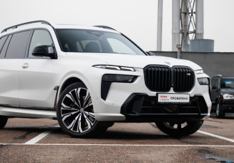 Подержанный автомобиль BMW X7 2023 года (37 фото)