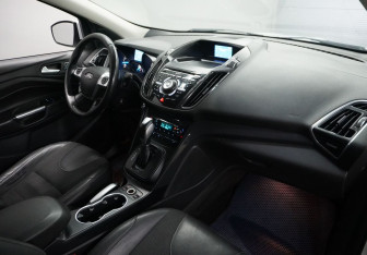 Подержанный автомобиль Ford Kuga 2015 года (13 фото)