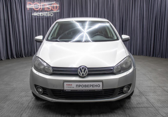 Подержанный автомобиль Volkswagen Golf Hatchback 2012 года (2 фото)
