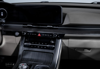 Подержанный автомобиль Kia Carnival 2020 года (13 фото)