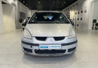 Подержанный автомобиль Mitsubishi Colt Hatchback 2005 года (2 фото)