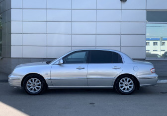 Подержанный автомобиль Kia Opirus 2003 года (7 фото)