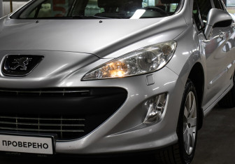Подержанный автомобиль Peugeot 308 Hatchback 2010 года (18 фото)