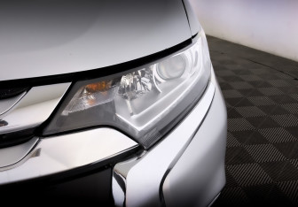 Подержанный автомобиль Mitsubishi Outlander 2017 года (17 фото)