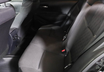 Подержанный автомобиль Toyota Corolla Sedan 2019 года (10 фото)