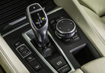 Подержанный автомобиль BMW X6 2015 года (19 фото)