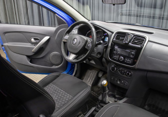 Подержанный автомобиль Renault Logan Sedan 2014 года (11 фото)