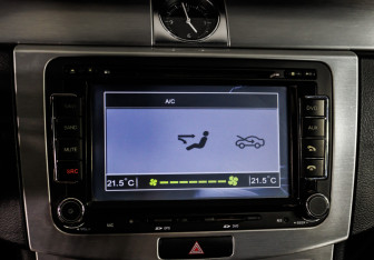 Подержанный автомобиль Volkswagen Passat Sedan 2012 года (17 фото)
