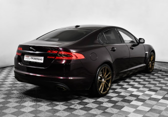 Подержанный автомобиль Jaguar XF Sedan 2011 года (5 фото)